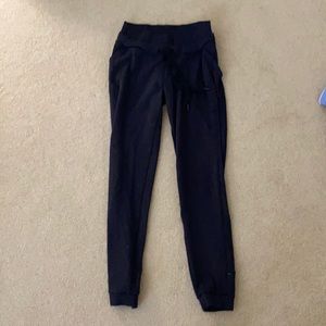 BLACK LULULEMON JOGGERS!! Size 6